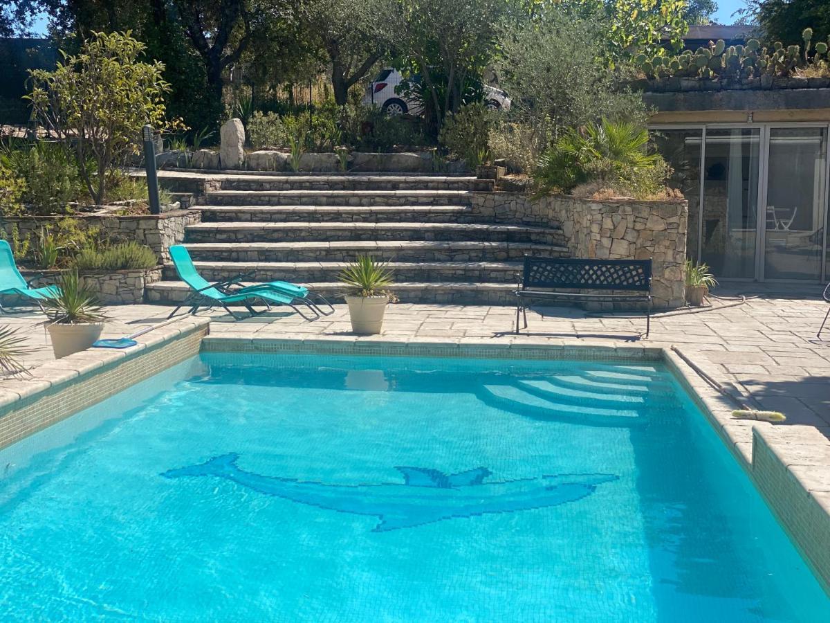 Villa Nimes Bagian luar foto