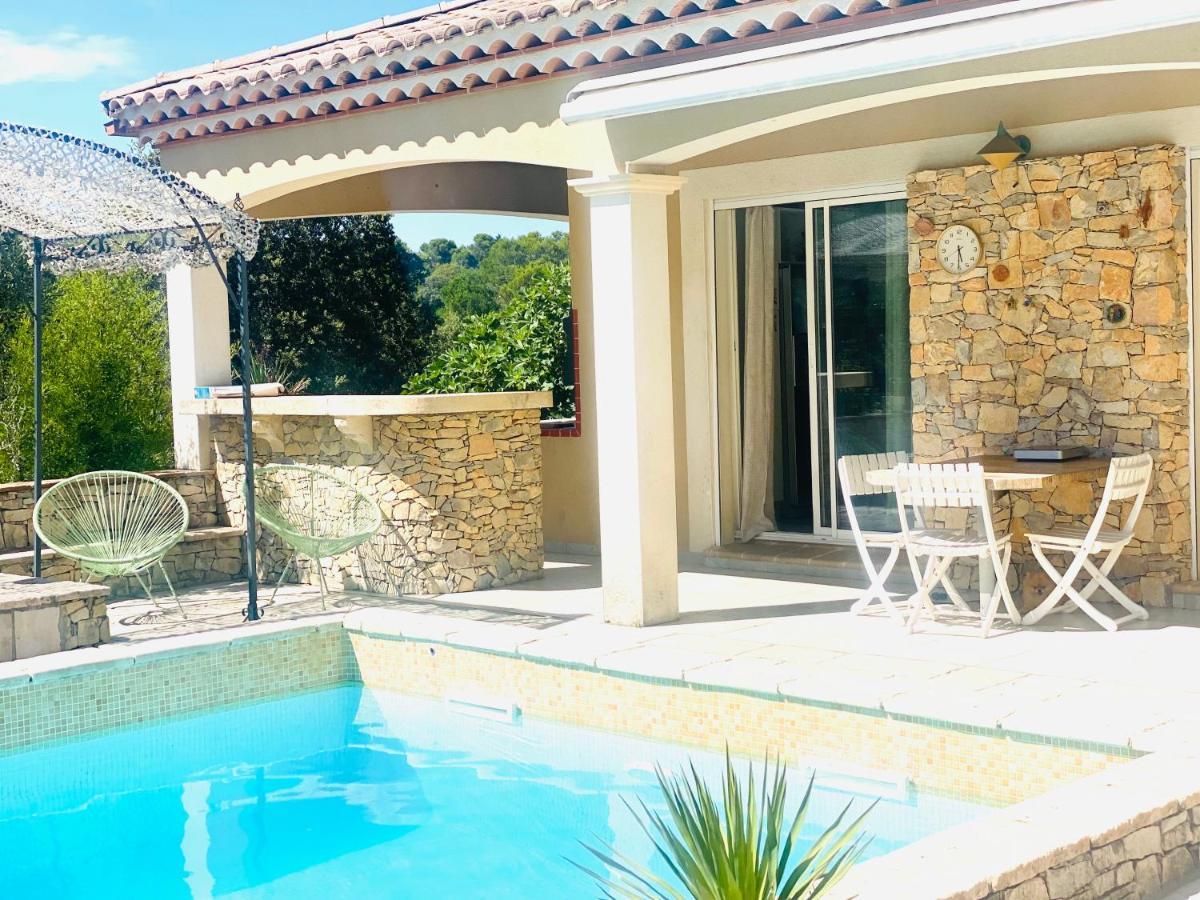 Villa Nimes Bagian luar foto