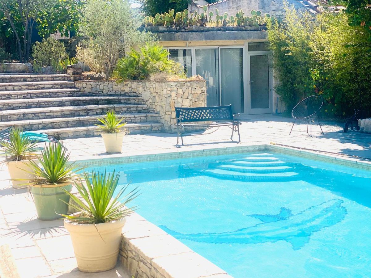 Villa Nimes Bagian luar foto